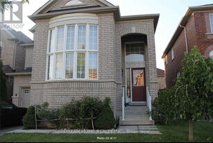 8 Mimosa St in Markham, ON - Building Photo