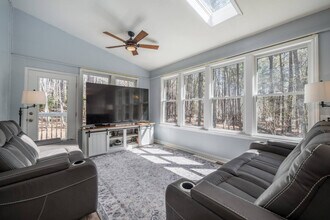 202 Woodglen Ln in Chapel Hill, NC - Foto de edificio - Building Photo