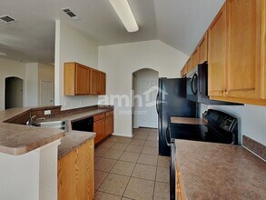 1620 Northview Dr in Grand Prairie, TX - Foto de edificio - Building Photo