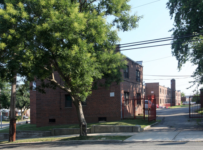 115-37-115-43 Springfield Blvd in Cambria Heights, NY - Building Photo - Building Photo