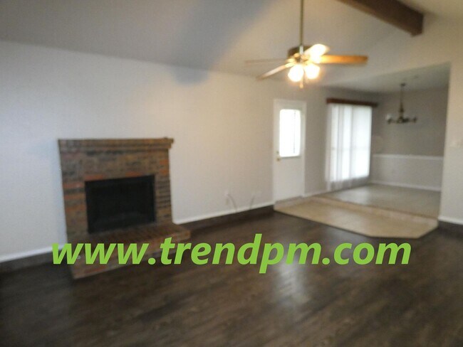 412 Asbury Dr in Saginaw, TX - Building Photo - Building Photo