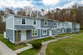 Southmoor Hills in South Charleston, WV - Building Photo - Building Photo