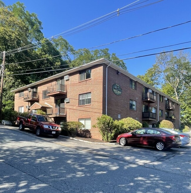 19 Maple St in Amesbury, MA - Building Photo - Building Photo