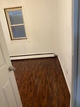 88 E 26th St, Unit #1 in Bayonne, NJ - Foto de edificio - Building Photo