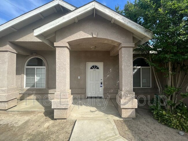 property at 2911 S Sallee Ct