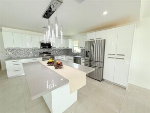 10626 NW 7th St in Pembroke Pines, FL - Building Photo - Building Photo