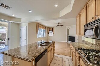 10677 Sapphire Vista Ave in Las Vegas, NV - Building Photo - Building Photo