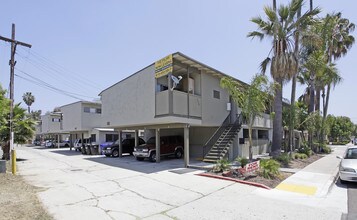 Palms Patio Apartments in San Diego, CA - Building Photo - Building Photo