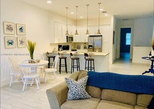 667 SW Cleveland Ave in Stuart, FL - Building Photo - Building Photo