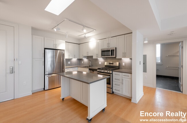 77 New St in Cambridge, MA - Building Photo - Building Photo