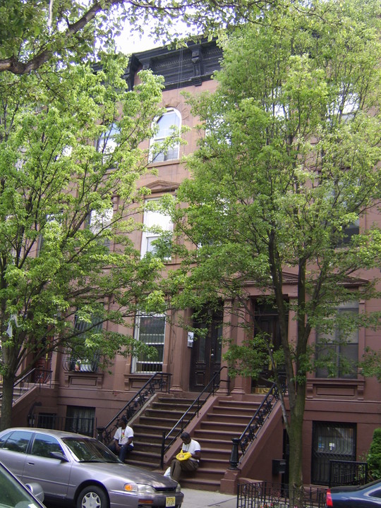 244 W 123rd St in New York, NY - Building Photo