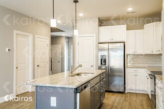 3709 Oak Leaf Wy in Greenville, NC - Foto de edificio - Building Photo