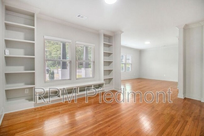 751 Cascade Pl SW in Atlanta, GA - Building Photo - Building Photo