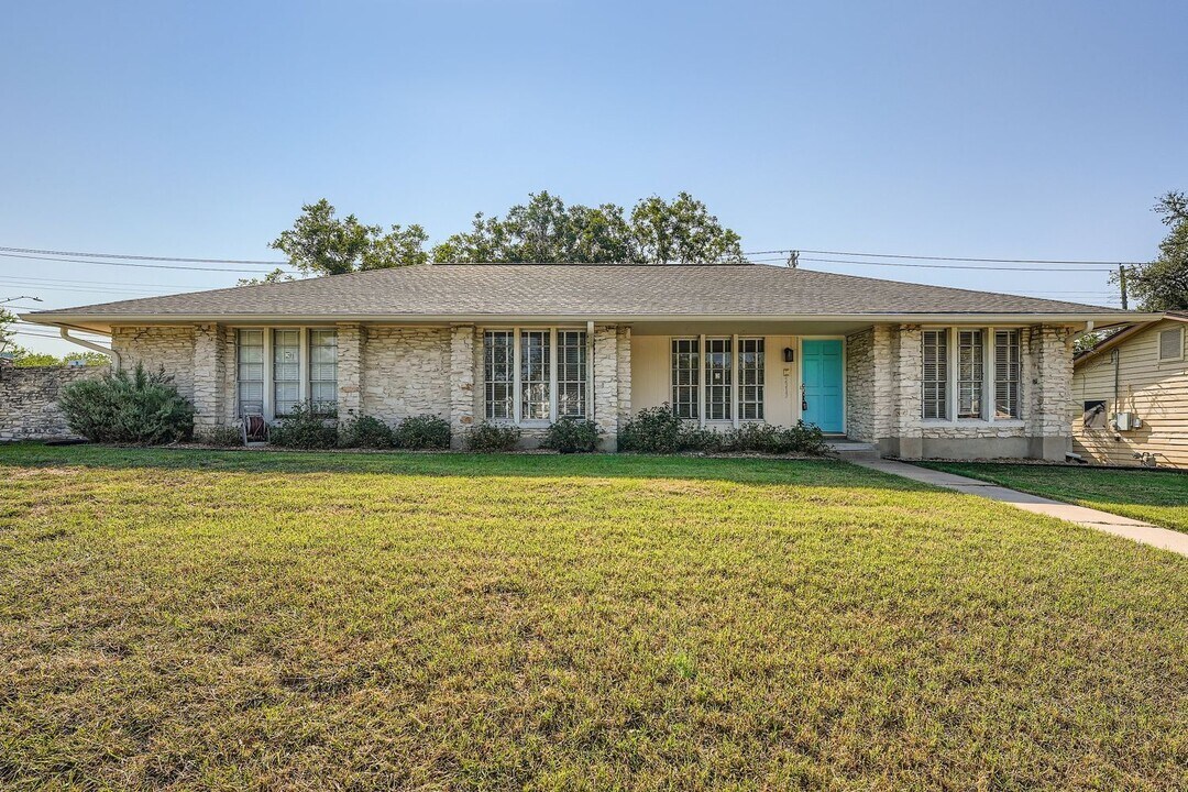 5313 Basswood Ln in Austin, TX - Building Photo
