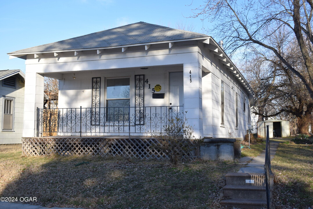 415 S McConnell Ave in Joplin, MO - Foto de edificio