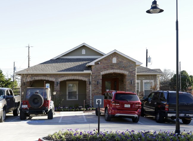 Serenity Place Apartments in Dallas, TX - Building Photo - Building Photo