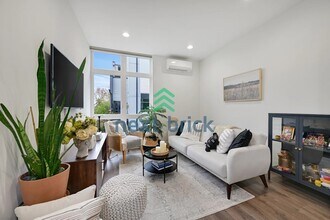 1319 NW 85th St in Seattle, WA - Building Photo - Building Photo