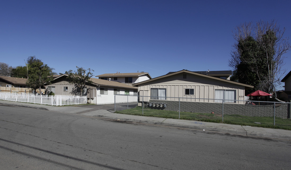 620-626 N Grape St in Escondido, CA - Building Photo