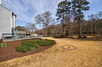 1011 Riverbend Club Dr SE in Atlanta, GA - Foto de edificio - Building Photo