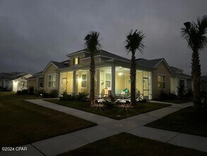 8816 Attitude Ave in Panama City Beach, FL - Foto de edificio - Building Photo