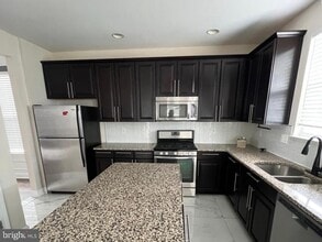 608 Victorianna Dr in Capitol Heights, MD - Building Photo - Building Photo