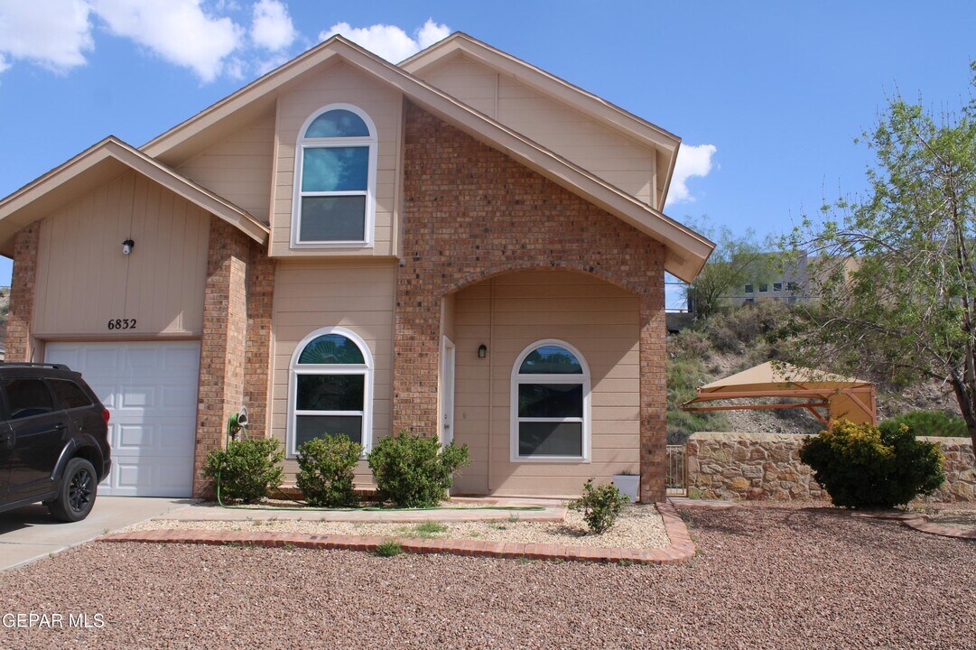 6832 Canyon View Ln in El Paso, TX - Building Photo