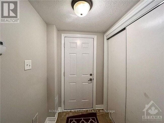 3881 Strandherd Dr in Ottawa, ON - Building Photo - Building Photo