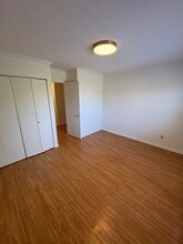 1111 Hillside Ave in Victoria, BC - Building Photo - Building Photo