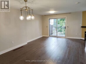 1525 S Parade Ct in Mississauga, ON - Building Photo - Building Photo