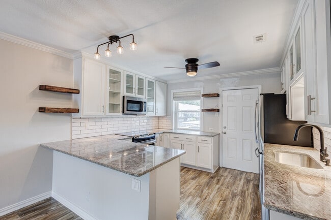 7704 Meadow Rd, Unit 226