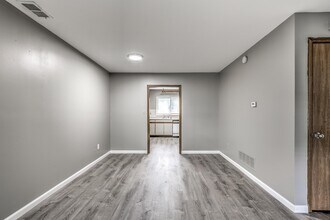 18 Redwood Dr in Florissant, MO - Building Photo - Building Photo