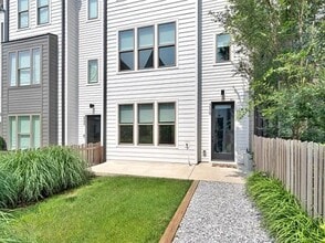 339 E Village Ln in Nashville, TN - Building Photo - Building Photo