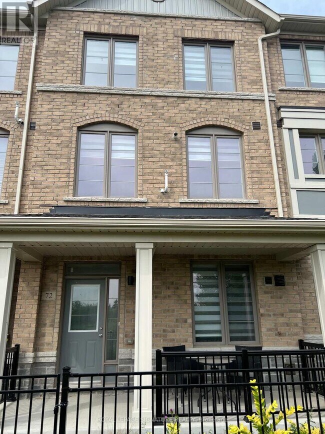 72 Waterside Wy in Whitby, ON - Building Photo - Building Photo