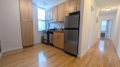 31-79 35th Street, A in Queens, NY - Building Photo - Building Photo