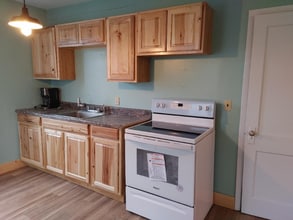 8 Freehold Mills Dr in Freehold, NY - Foto de edificio - Building Photo