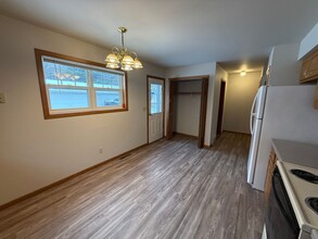 554 E Wisconsin St-Unit -554 in Chippewa Falls, WI - Building Photo - Building Photo