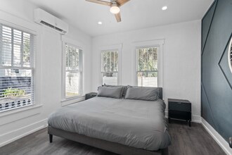2009 W Dekle Ave in Tampa, FL - Building Photo - Building Photo