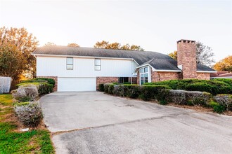 8341 Chimney Rock Ct in Port Arthur, TX - Building Photo - Building Photo