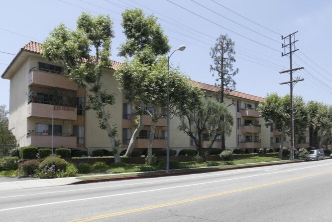 Pacific Pointe Apartments in North Hollywood, CA - Foto de edificio