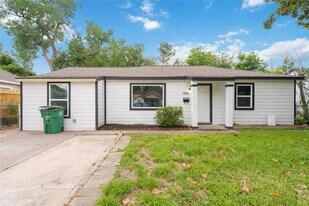 9409 Fairland Dr in Houston, TX - Building Photo