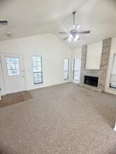 728 W San Antonio St in Lockhart, TX - Building Photo - Building Photo