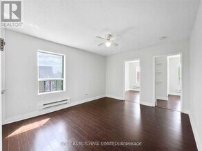 946 Bloor St W in Toronto, ON - Building Photo - Building Photo