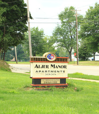 Aljer Manor in Euclid, OH - Foto de edificio - Building Photo