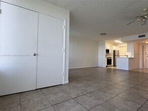 2831 N Oakland Forest Dr, Unit 104 in Oakland Park, FL - Building Photo - Building Photo