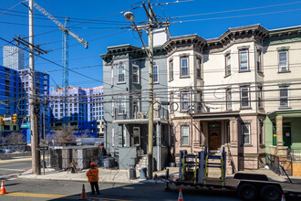 375 Baldwin Ave in Jersey City, NJ - Building Photo - Building Photo