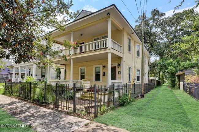 property at 424 E 6th St