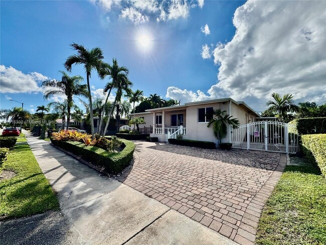 8000 SW 17th Terrace in Miami, FL - Building Photo - Building Photo