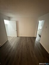 20 Shagbark Rd in Waterbury, CT - Building Photo - Building Photo