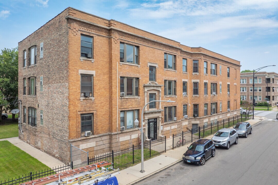 Michigan Corners in Chicago, IL - Building Photo