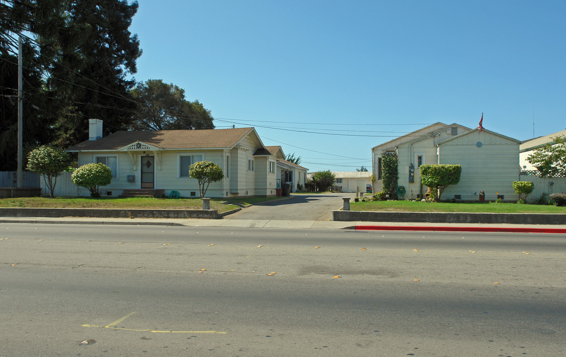 1615 Freedom Blvd in Freedom, CA - Building Photo